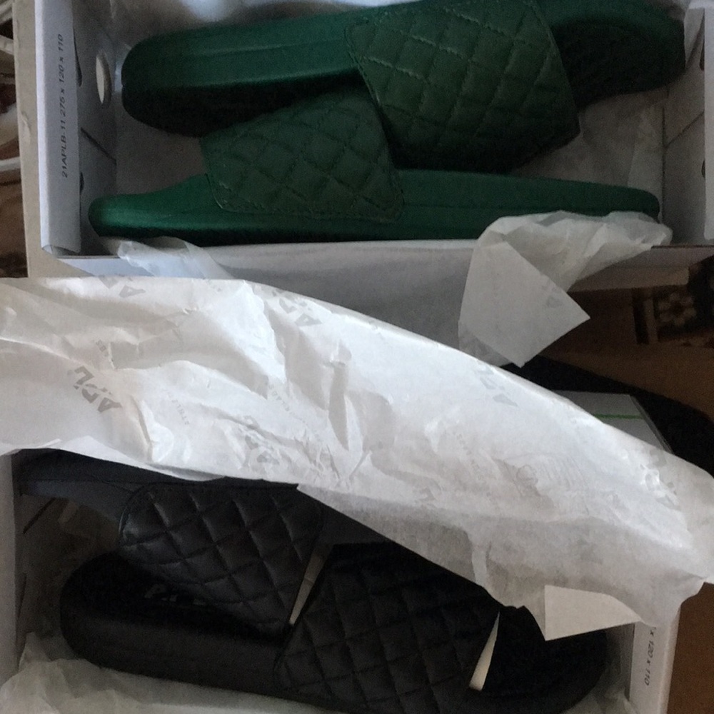 Bundle of 2 pair slides and 2 packs socks